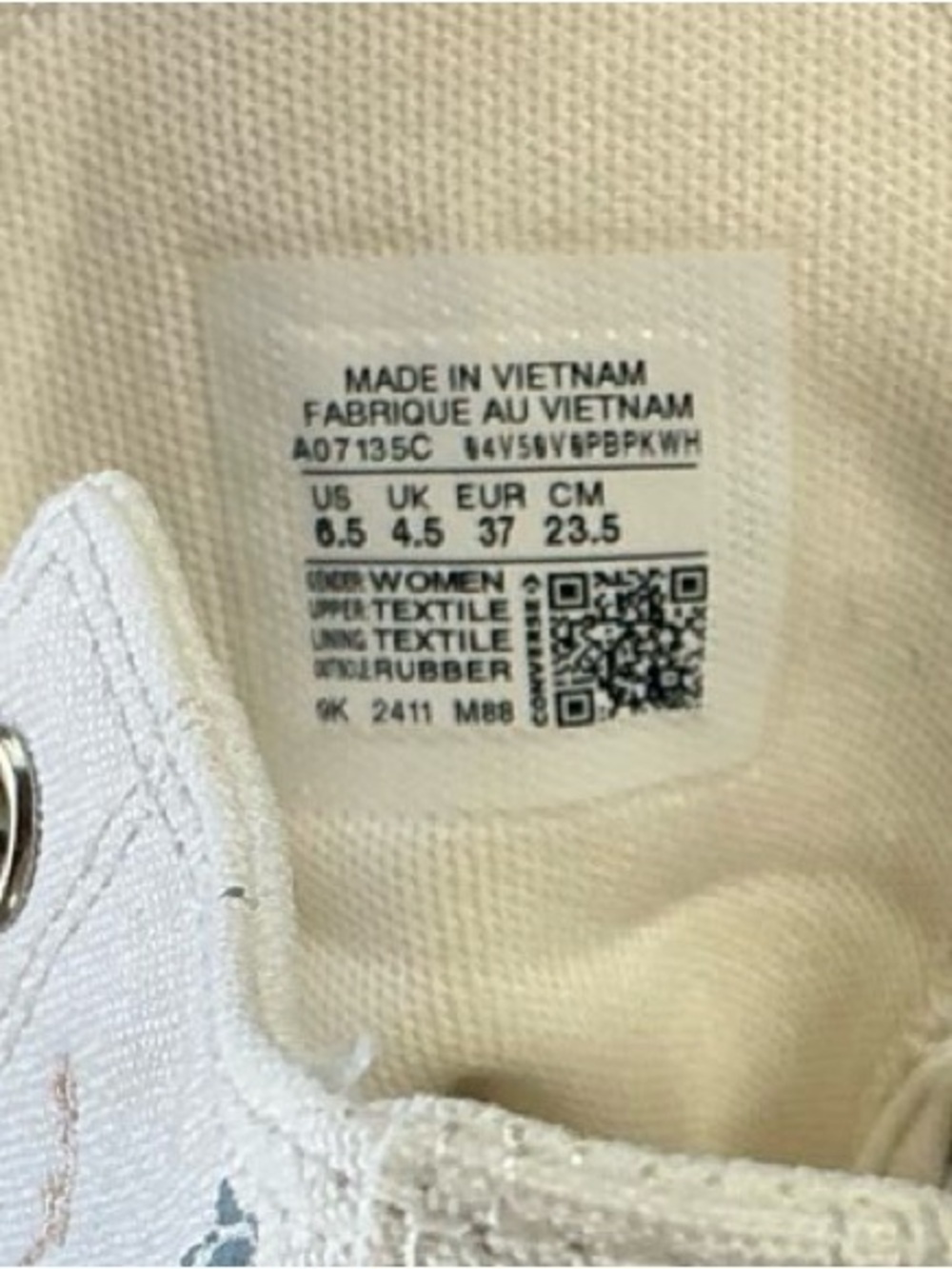 Converse Wmns Chuck Taylor All Star Lift
Platform High 'Tiny Tattoos - Picture 10 of 10